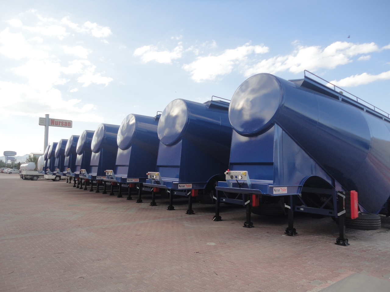 NURSAN WHEAT GRAIN DRY BULK SILO - Semi trailer silo: gambar 5 NURSAN WHEAT GRAIN DRY BULK SILO - Semi trailer silo: gambar 5