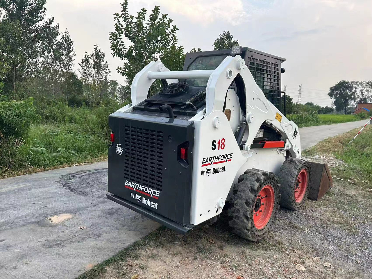 BOBCAT S18 - Skid steer: gambar 4 BOBCAT S18 - Skid steer: gambar 4