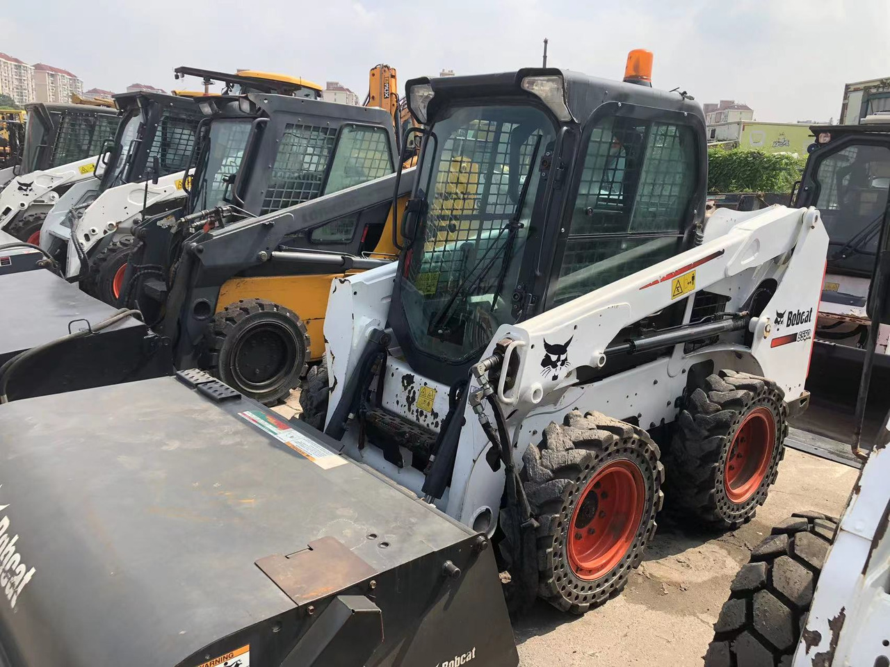 BOBCAT S550 - Skid steer: gambar 1 BOBCAT S550 - Skid steer: gambar 1