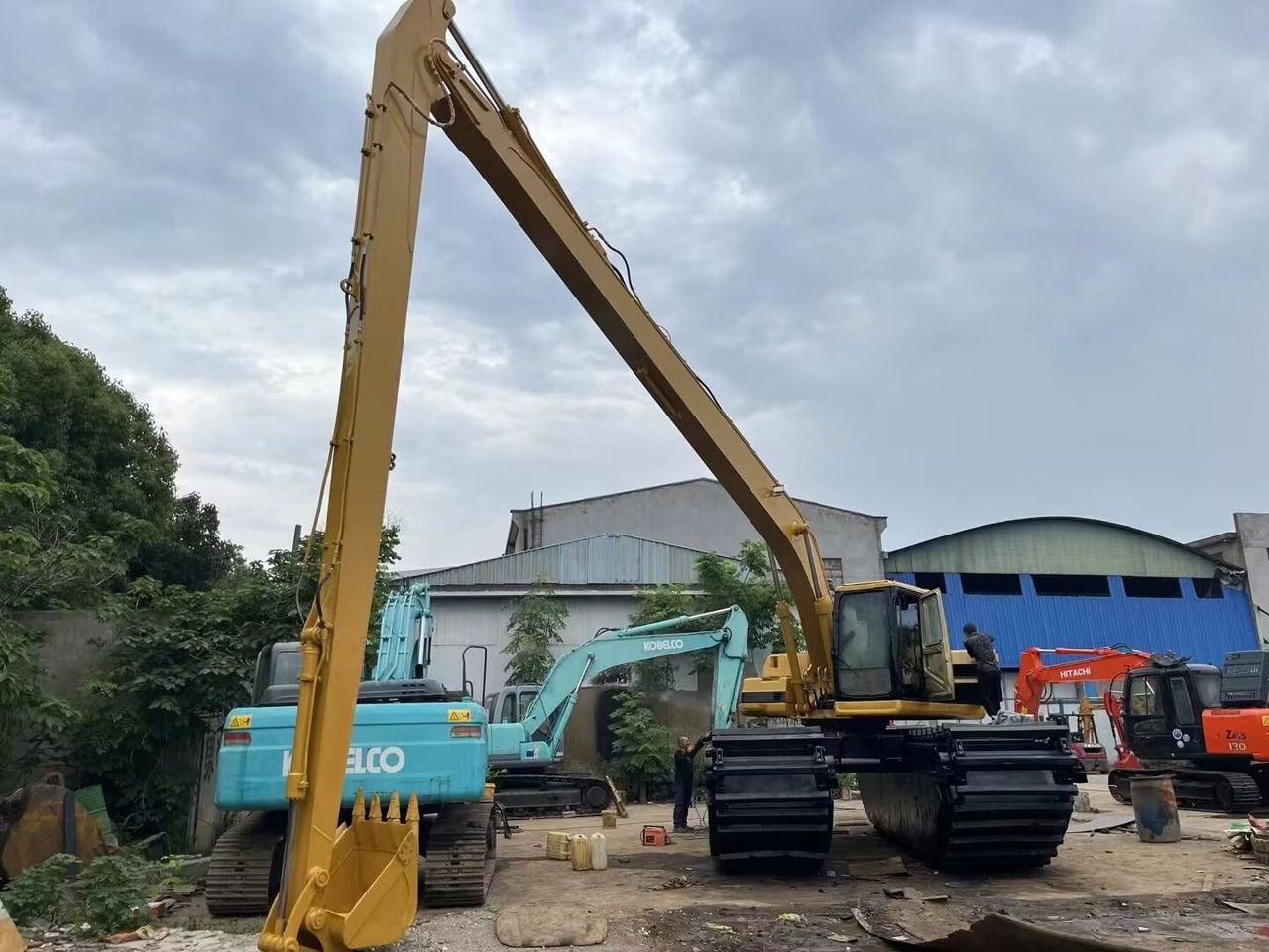 CAT 320BL 18M EXTENDED ARM - Ekskavator amfibi: gambar 1 CAT 320BL 18M EXTENDED ARM - Ekskavator amfibi: gambar 1