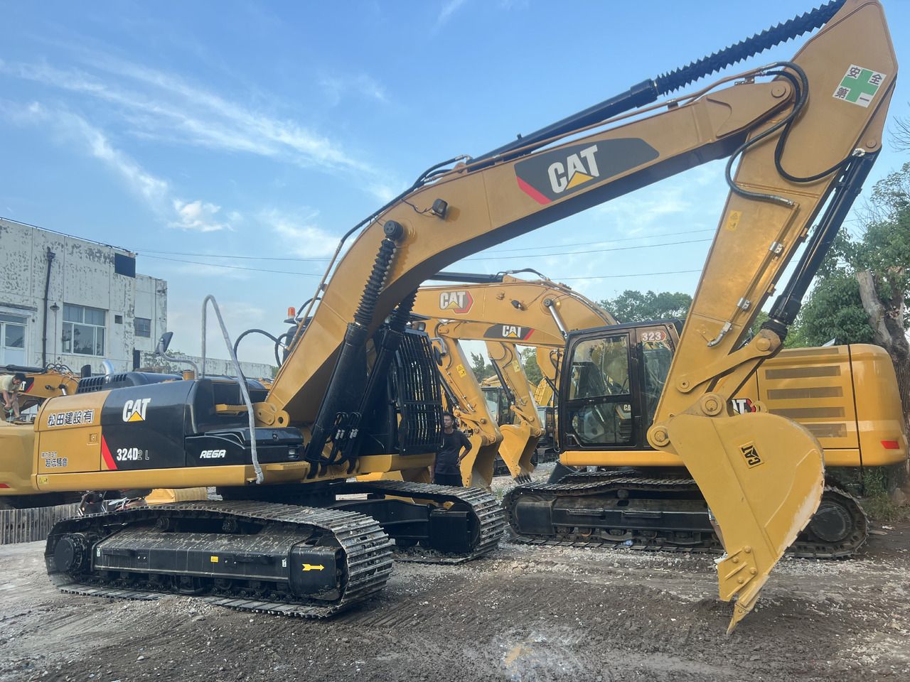 CAT 324D2L - Ekskavator perayap: gambar 3 CAT 324D2L - Ekskavator perayap: gambar 3