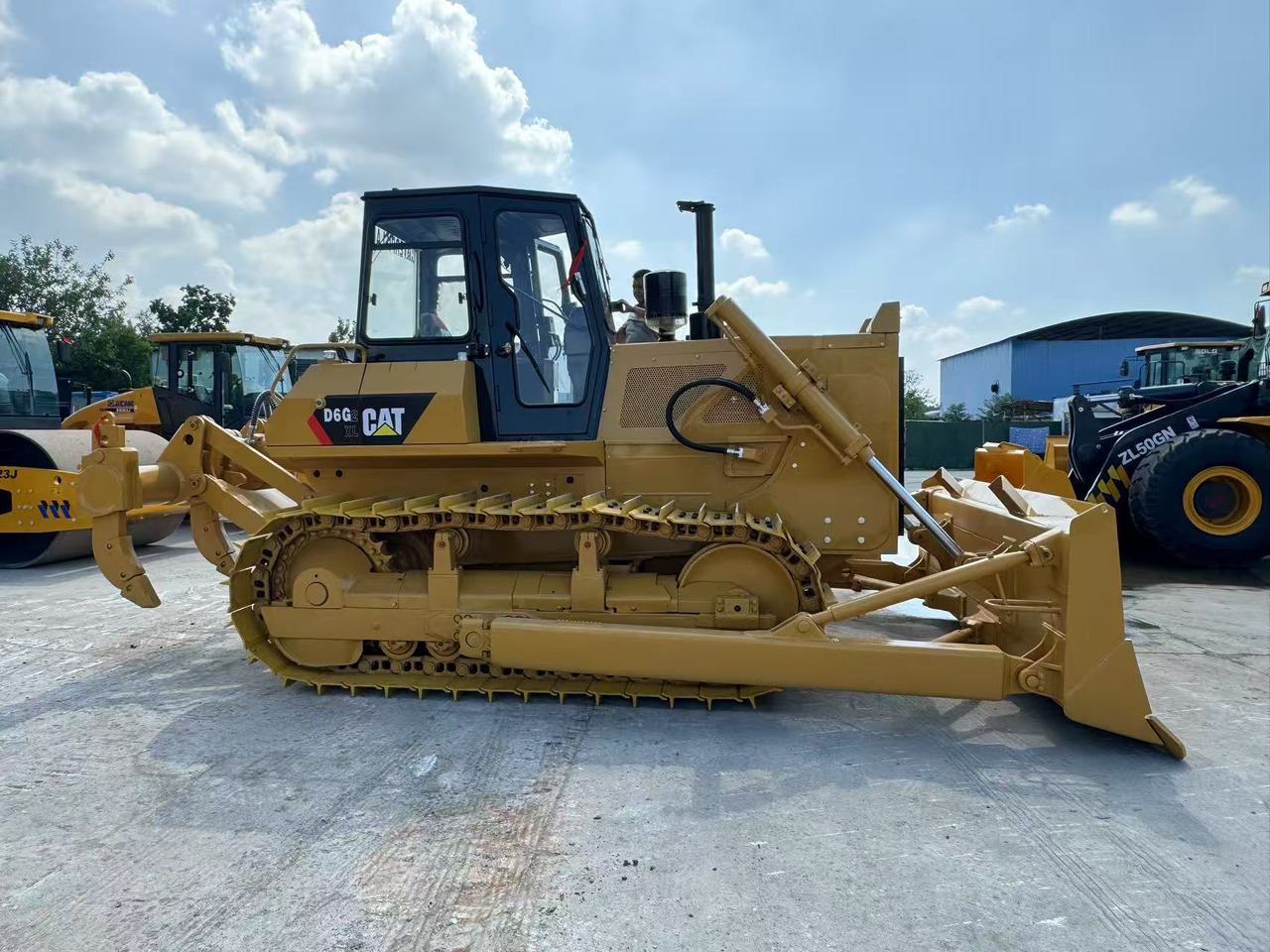 CAT D6G - Bulldozer: gambar 3 CAT D6G - Bulldozer: gambar 3