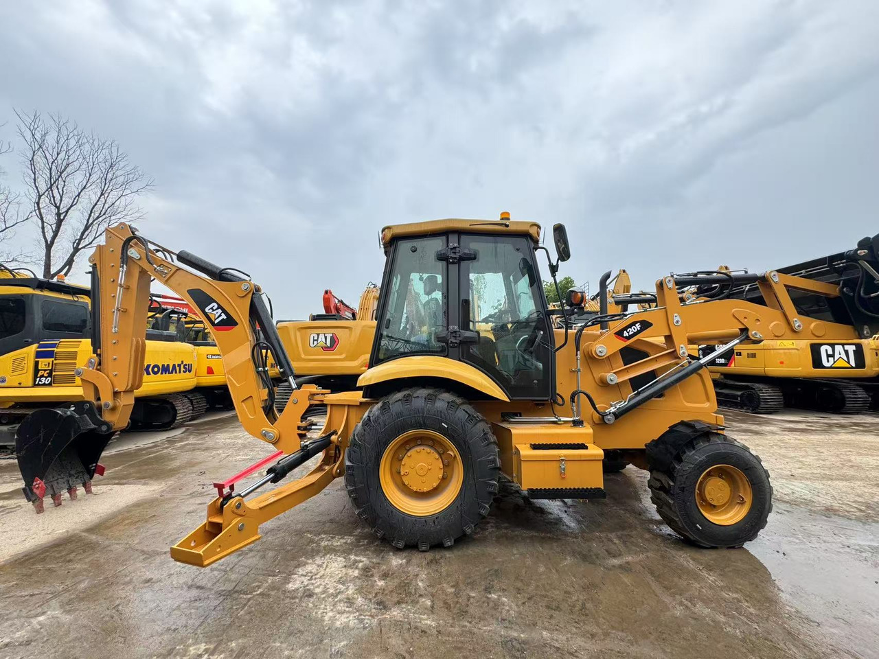 CATERPILLAR 420F CAT 420F2 - Backhoe loader: gambar 1 CATERPILLAR 420F CAT 420F2 - Backhoe loader: gambar 1