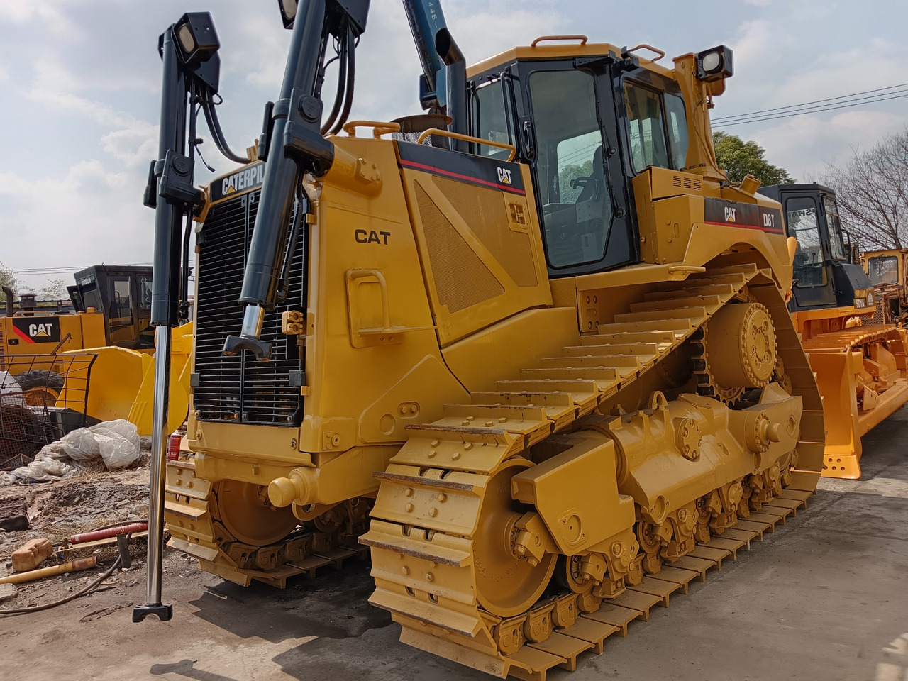 CATERPILLAR D8T - Bulldozer: gambar 1 CATERPILLAR D8T - Bulldozer: gambar 1