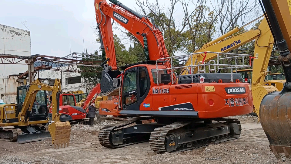 DOOSAN DX 225 LC - 9 C DX225 LCA - Ekskavator perayap: gambar 4 DOOSAN DX 225 LC - 9 C DX225 LCA - Ekskavator perayap: gambar 4