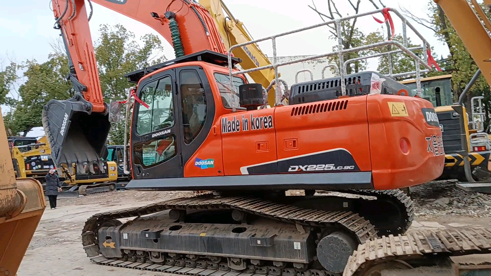 DOOSAN DX 225 LC - 9 C DX225 LCA - Ekskavator perayap: gambar 1 DOOSAN DX 225 LC - 9 C DX225 LCA - Ekskavator perayap: gambar 1