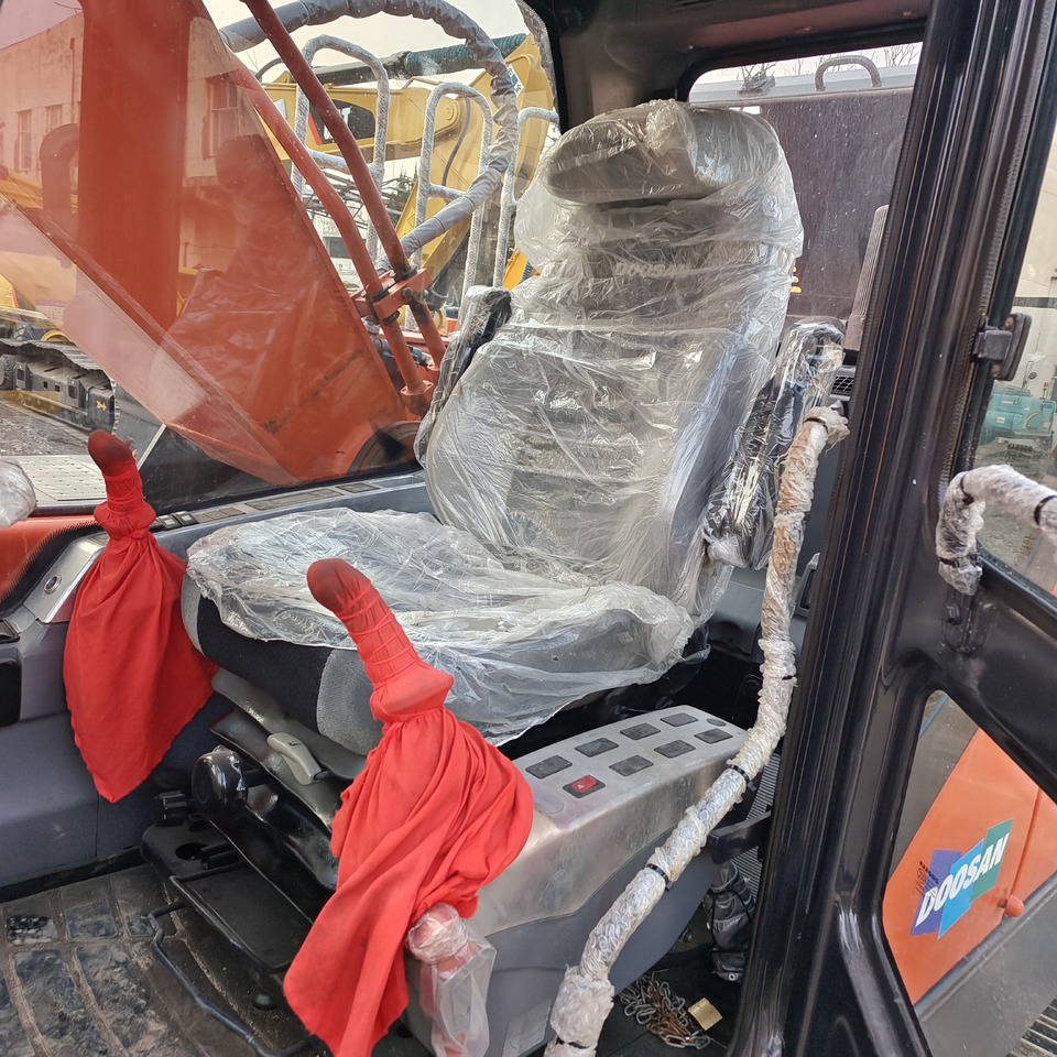 DOOSAN DX300 LC - 9C DX 300 LCA - Ekskavator perayap: gambar 4 DOOSAN DX300 LC - 9C DX 300 LCA - Ekskavator perayap: gambar 4