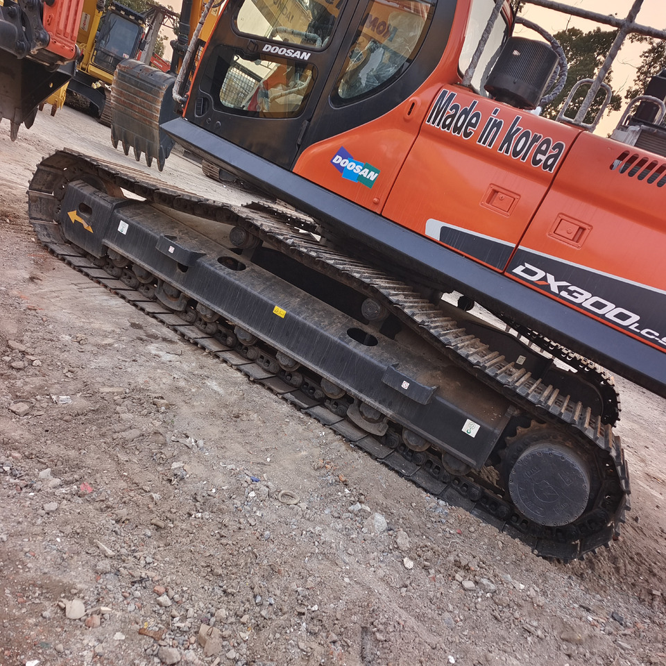 DOOSAN DX300 LC - 9C DX300LCA - Ekskavator perayap: gambar 2 DOOSAN DX300 LC - 9C DX300LCA - Ekskavator perayap: gambar 2