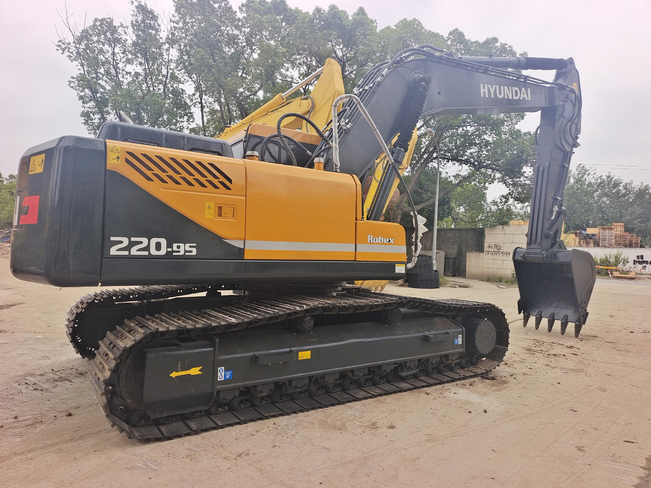 HYUNDAI 220-9S - Ekskavator perayap: gambar 2 HYUNDAI 220-9S - Ekskavator perayap: gambar 2