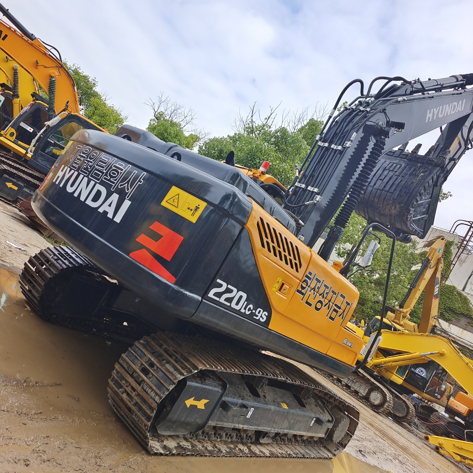 HYUNDAI 220LC-9S - Ekskavator perayap: gambar 4 HYUNDAI 220LC-9S - Ekskavator perayap: gambar 4
