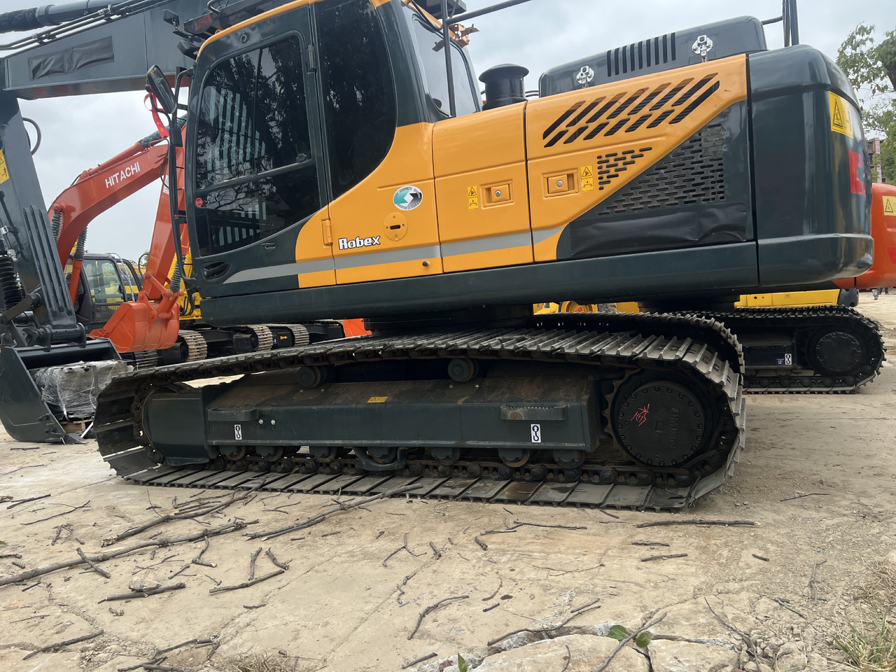 HYUNDAI HX220HD BROADEN TRACK SHOES - Ekskavator perayap: gambar 2 HYUNDAI HX220HD BROADEN TRACK SHOES - Ekskavator perayap: gambar 2