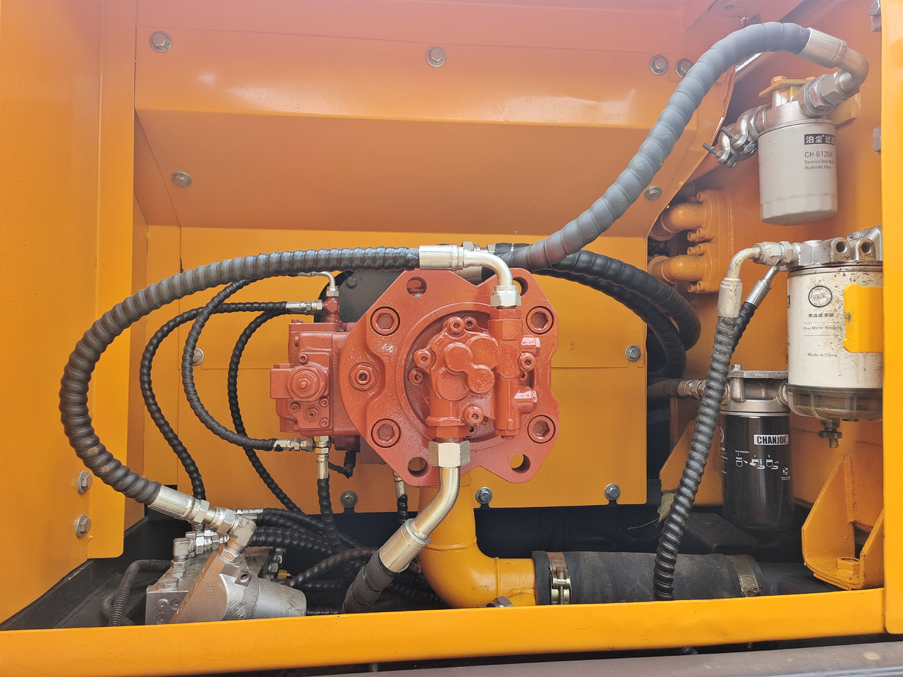 HYUNDAI HX220HD - Ekskavator perayap: gambar 5 HYUNDAI HX220HD - Ekskavator perayap: gambar 5