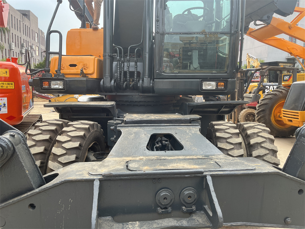 HYUNDAI R 210W-9 210 W - 9 T 9S - Ekskavator roda: gambar 3 HYUNDAI R 210W-9 210 W - 9 T 9S - Ekskavator roda: gambar 3