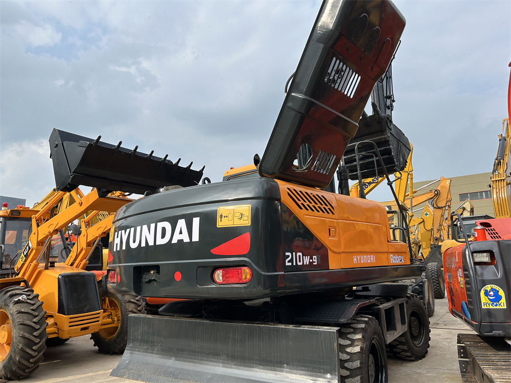 HYUNDAI R 210W-9 210 W - 9 T 9S - Ekskavator roda: gambar 2 HYUNDAI R 210W-9 210 W - 9 T 9S - Ekskavator roda: gambar 2