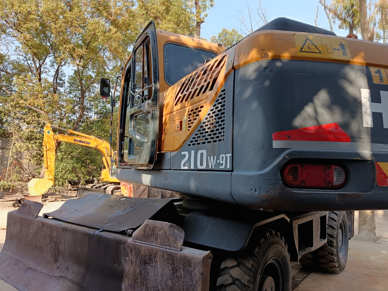 HYUNDAI R 210W-9 - Ekskavator roda: gambar 3 HYUNDAI R 210W-9 - Ekskavator roda: gambar 3