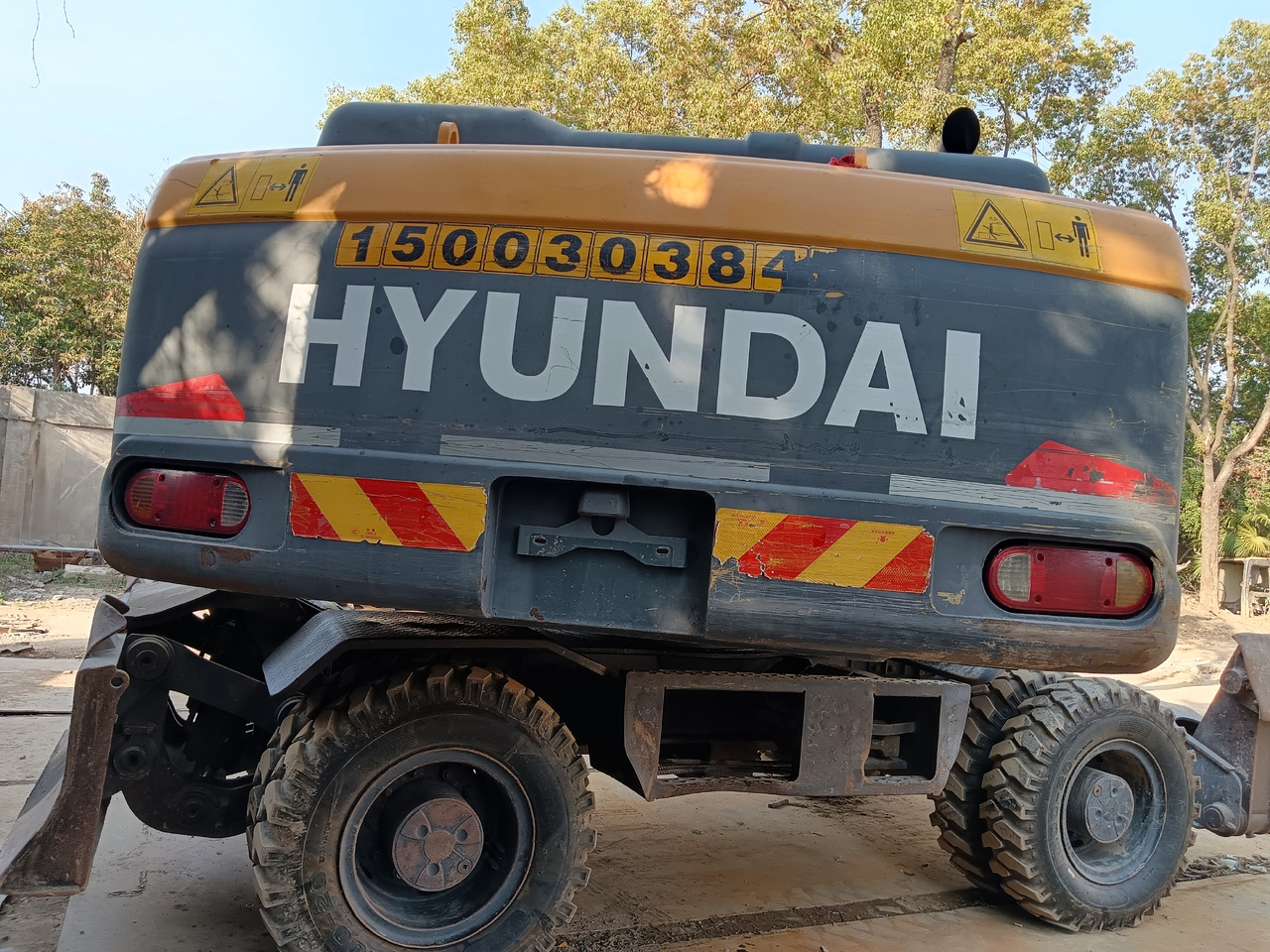 HYUNDAI R 210W-9 - Ekskavator roda: gambar 2 HYUNDAI R 210W-9 - Ekskavator roda: gambar 2