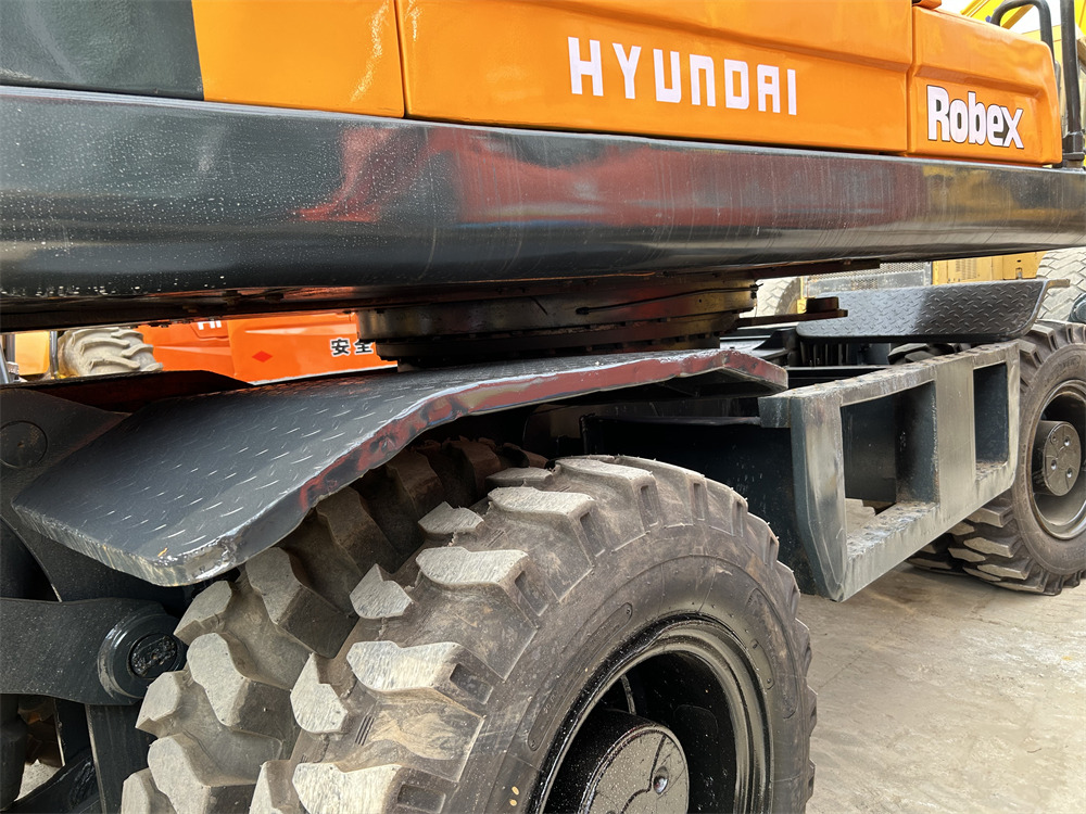 HYUNDAI R 210W-9 - Ekskavator roda: gambar 4 HYUNDAI R 210W-9 - Ekskavator roda: gambar 4