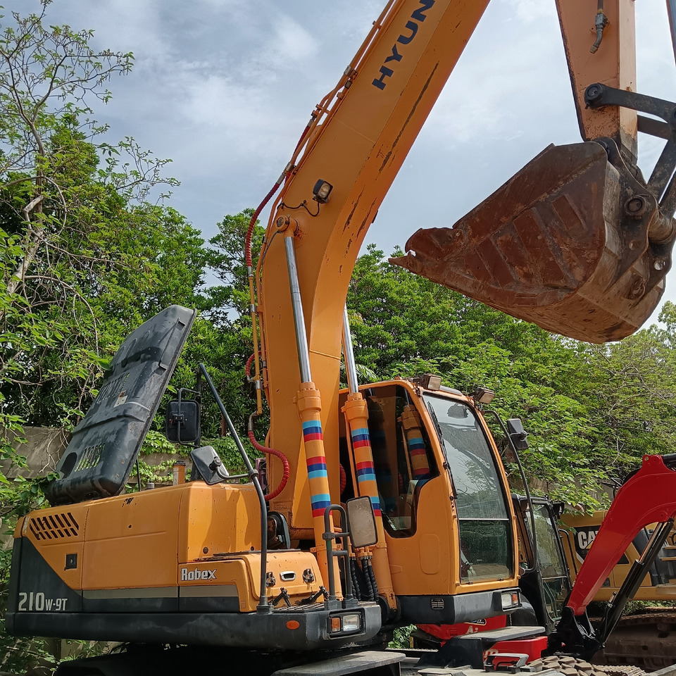 HYUNDAI R 210W-9 - Ekskavator roda: gambar 1 HYUNDAI R 210W-9 - Ekskavator roda: gambar 1