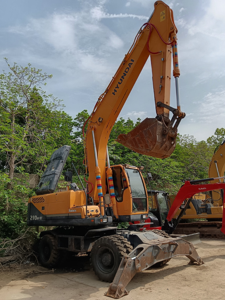 HYUNDAI R210W-9 R 210 W - 9 - Ekskavator roda: gambar 5 HYUNDAI R210W-9 R 210 W - 9 - Ekskavator roda: gambar 5