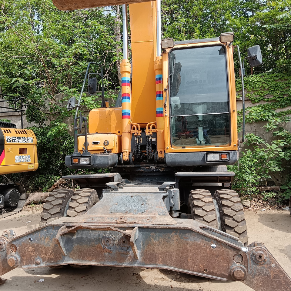 HYUNDAI R210W-9 R 210 W - 9 - Ekskavator roda: gambar 2 HYUNDAI R210W-9 R 210 W - 9 - Ekskavator roda: gambar 2