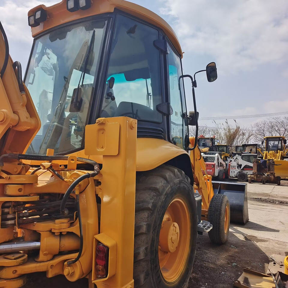 JCB 3CX MADE IN UK Jcb 3 CX 4 CX - Backhoe loader: gambar 1 JCB 3CX MADE IN UK Jcb 3 CX 4 CX - Backhoe loader: gambar 1