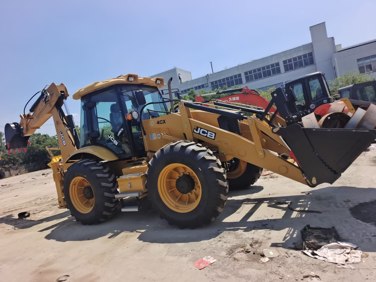 JCB 4CX 4*4 DRIVE BRAND NEW - Backhoe loader: gambar 4 JCB 4CX 4*4 DRIVE BRAND NEW - Backhoe loader: gambar 4