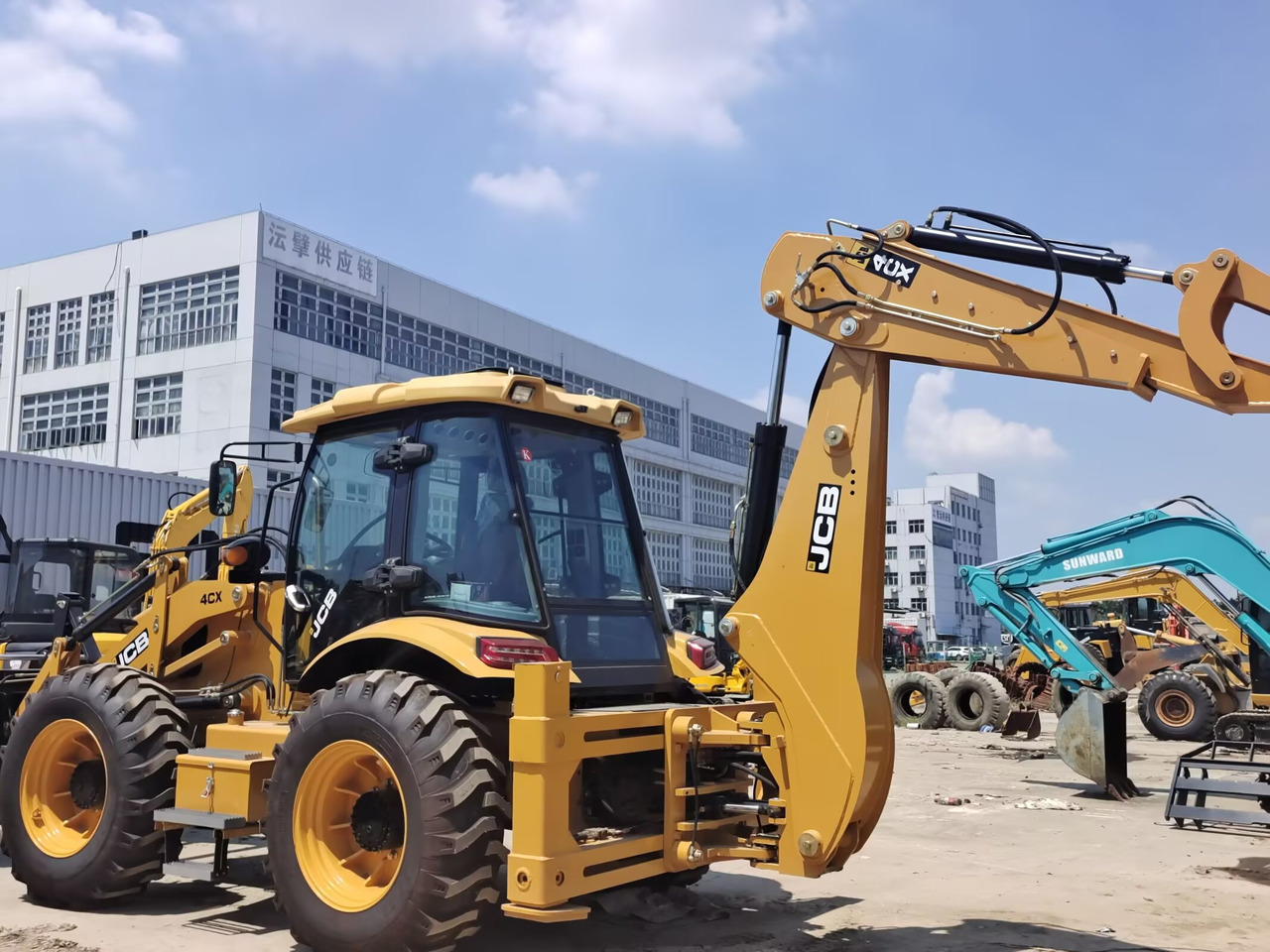 JCB 4CX 4*4 DRIVE BRAND NEW - Backhoe loader: gambar 2 JCB 4CX 4*4 DRIVE BRAND NEW - Backhoe loader: gambar 2