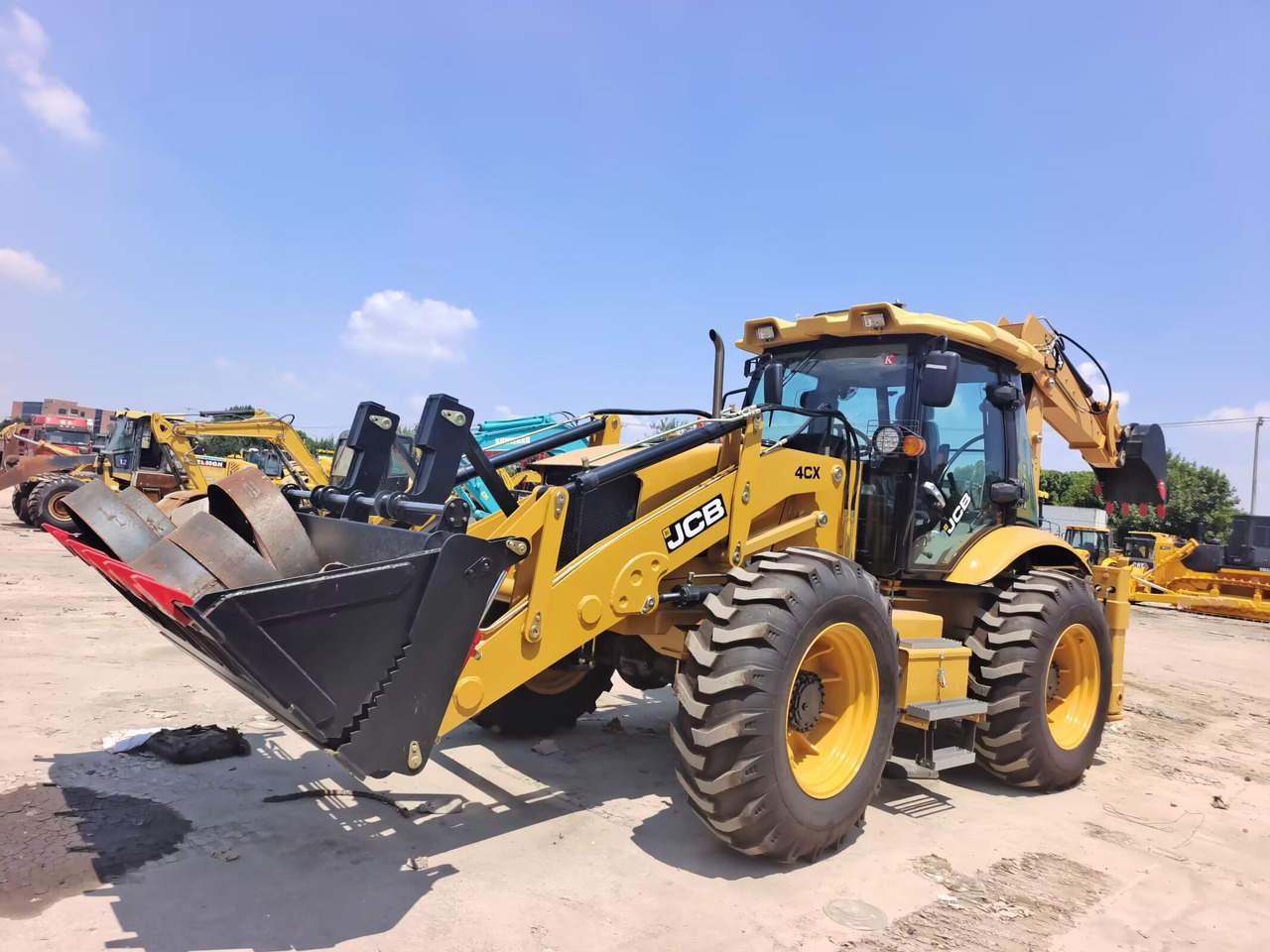 JCB 4CX BRAND NEW 4 BY 4 DRIVE - Backhoe loader: gambar 2 JCB 4CX BRAND NEW 4 BY 4 DRIVE - Backhoe loader: gambar 2