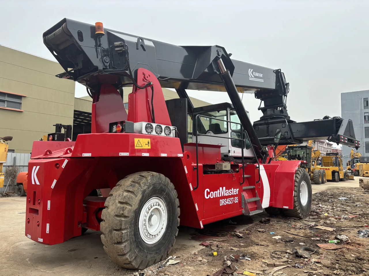 KALMAR DRS 4527 - S5 DRF450 DRT 450 45TON CONTAINER HANDLER - Penumpuk jangkauan: gambar 1 KALMAR DRS 4527 - S5 DRF450 DRT 450 45TON CONTAINER HANDLER - Penumpuk jangkauan: gambar 1