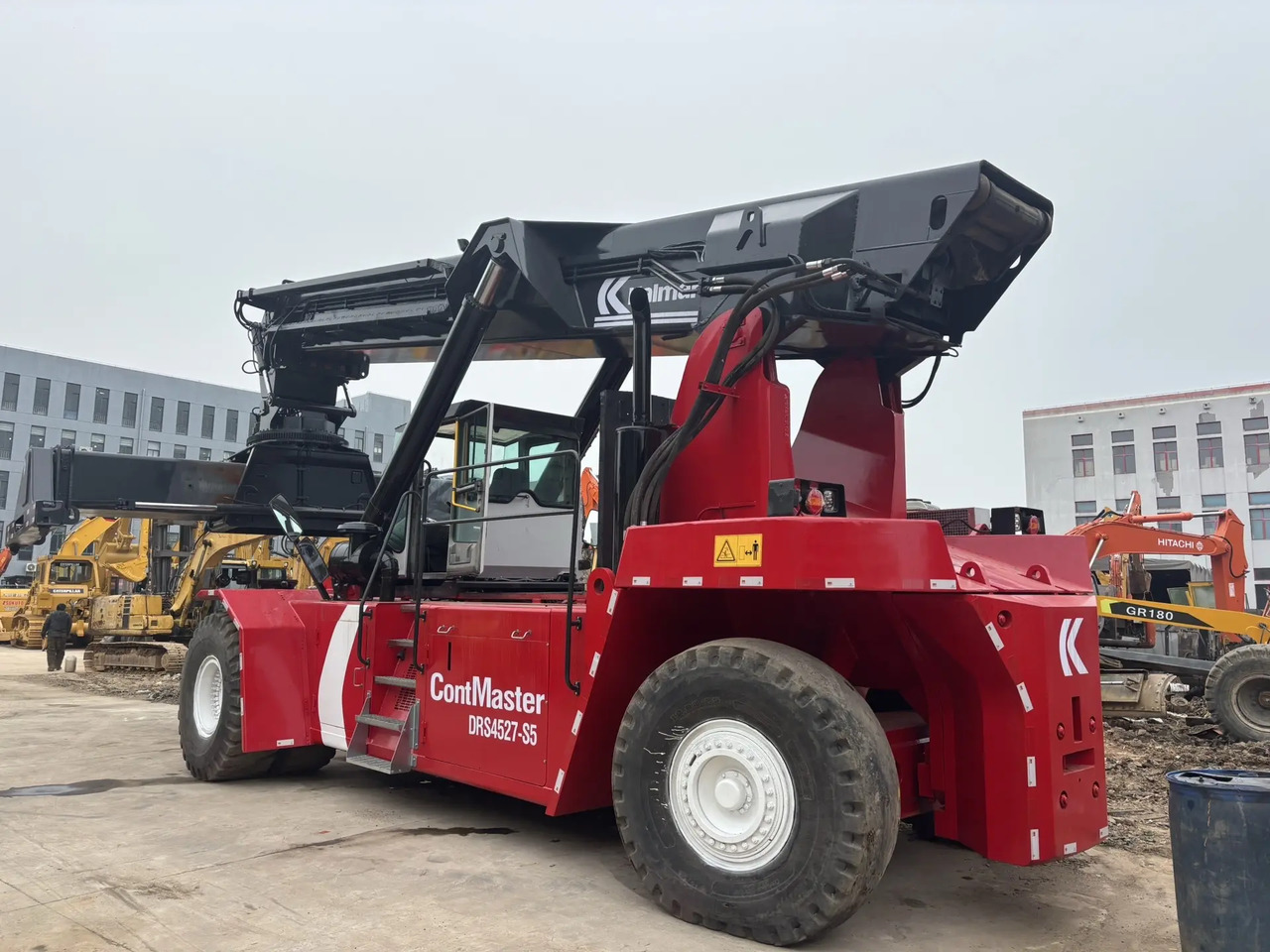 KALMAR DRS 4527 - S5 DRF450 DRT 450 45TON CONTAINER HANDLER - Penumpuk jangkauan: gambar 3 KALMAR DRS 4527 - S5 DRF450 DRT 450 45TON CONTAINER HANDLER - Penumpuk jangkauan: gambar 3