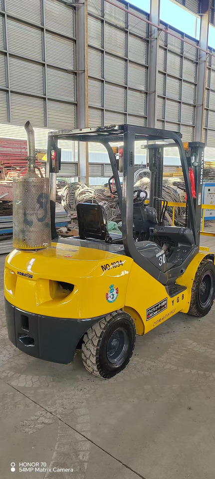 KOMATSU FD 30 - Forklift diesel: gambar 1 KOMATSU FD 30 - Forklift diesel: gambar 1