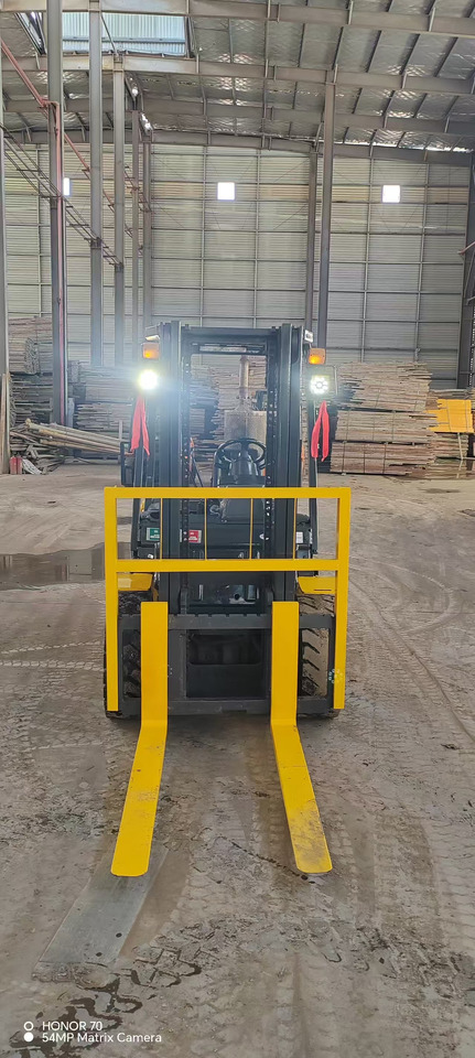 KOMATSU FD 30 - Forklift diesel: gambar 5 KOMATSU FD 30 - Forklift diesel: gambar 5