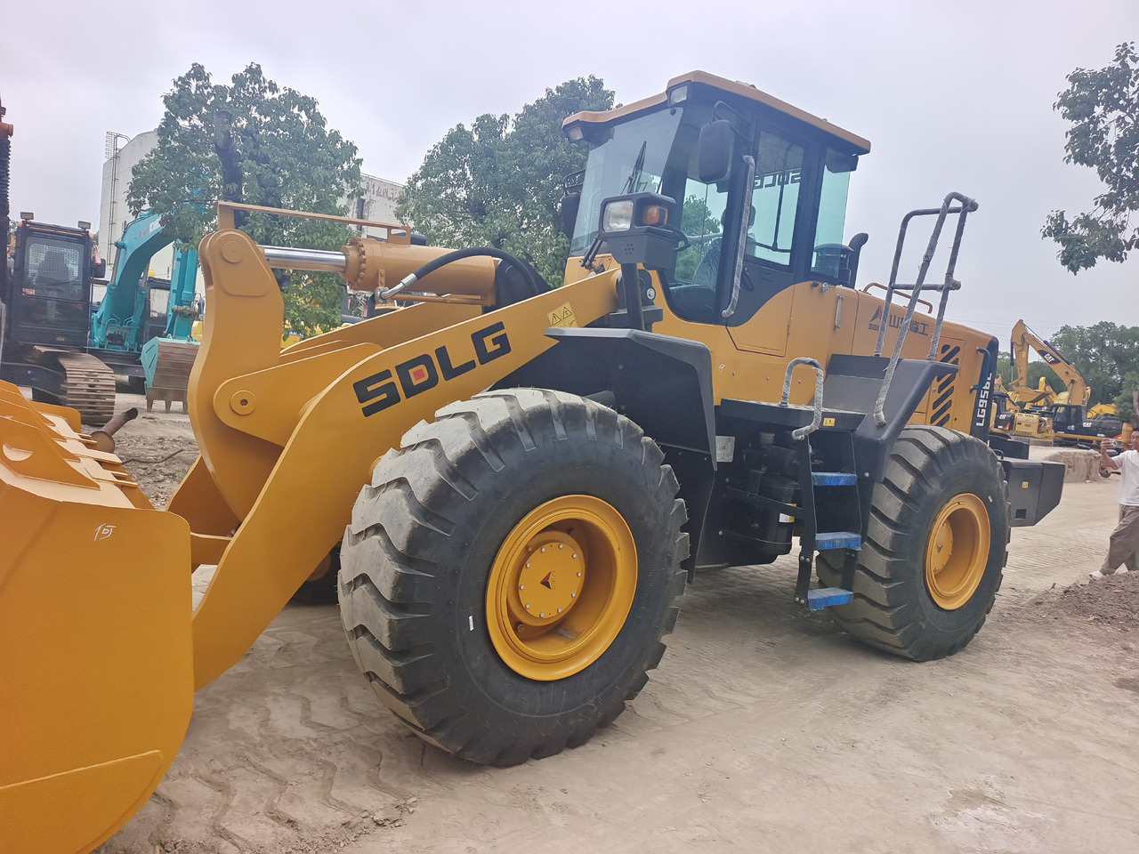 SDLG 956L - Wheel loader: gambar 1 SDLG 956L - Wheel loader: gambar 1
