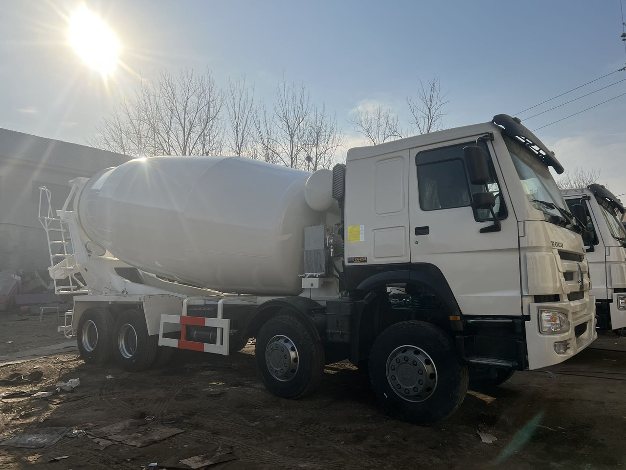 SINOTRUK HOWO 371 8X4 16 Cubic Meter SINOTRUK Howo Concrete Mixer Truck - Pengaduk semen: gambar 4 SINOTRUK HOWO 371 8X4 16 Cubic Meter SINOTRUK Howo Concrete Mixer Truck - Pengaduk semen: gambar 4