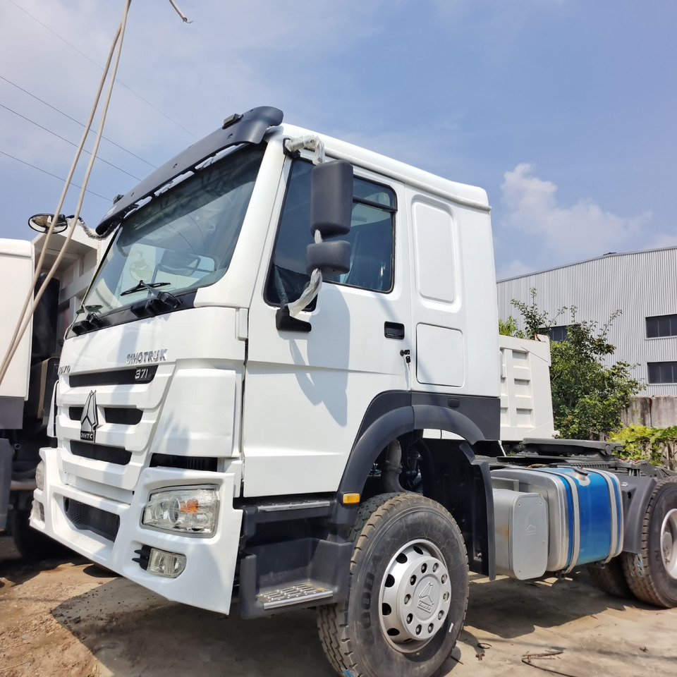 SINOTRUK HOWO 6*4 - Trailer jungkit: gambar 4 SINOTRUK HOWO 6*4 - Trailer jungkit: gambar 4