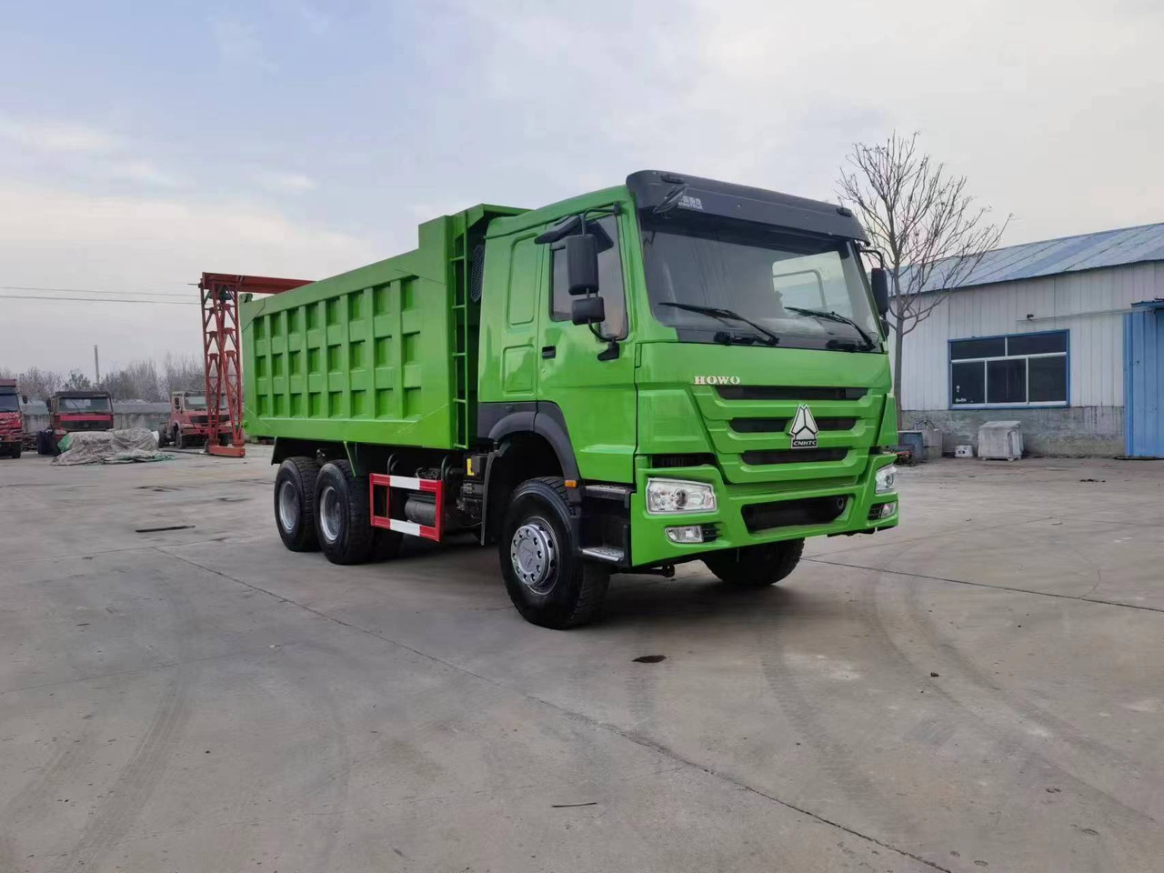 SINOTRUK HOWO 6*4 - Truk jungkit: gambar 3 SINOTRUK HOWO 6*4 - Truk jungkit: gambar 3