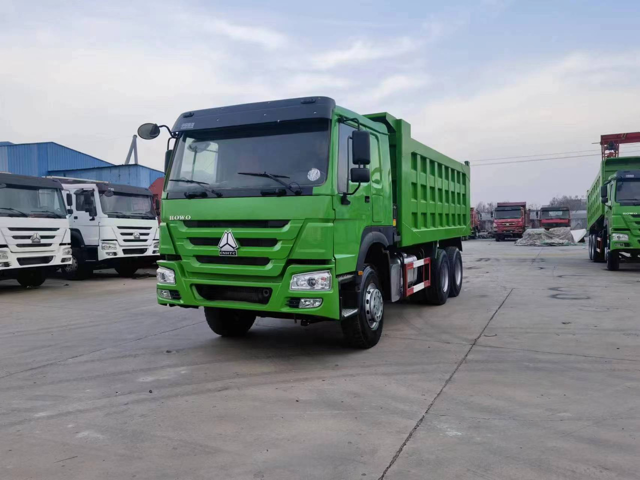 SINOTRUK HOWO 6*4 - Truk jungkit: gambar 1 SINOTRUK HOWO 6*4 - Truk jungkit: gambar 1