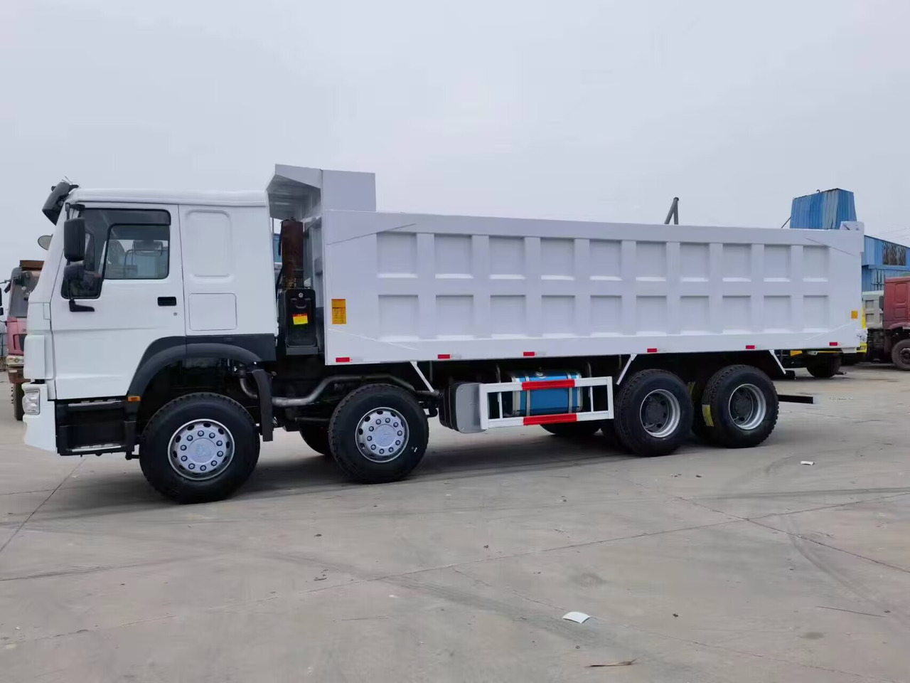 SINOTRUK HOWO 8*4 12 WHEELS TIRES 371 3750 380 400 420 6*4 - Truk jungkit: gambar 5 SINOTRUK HOWO 8*4 12 WHEELS TIRES 371 3750 380 400 420 6*4 - Truk jungkit: gambar 5
