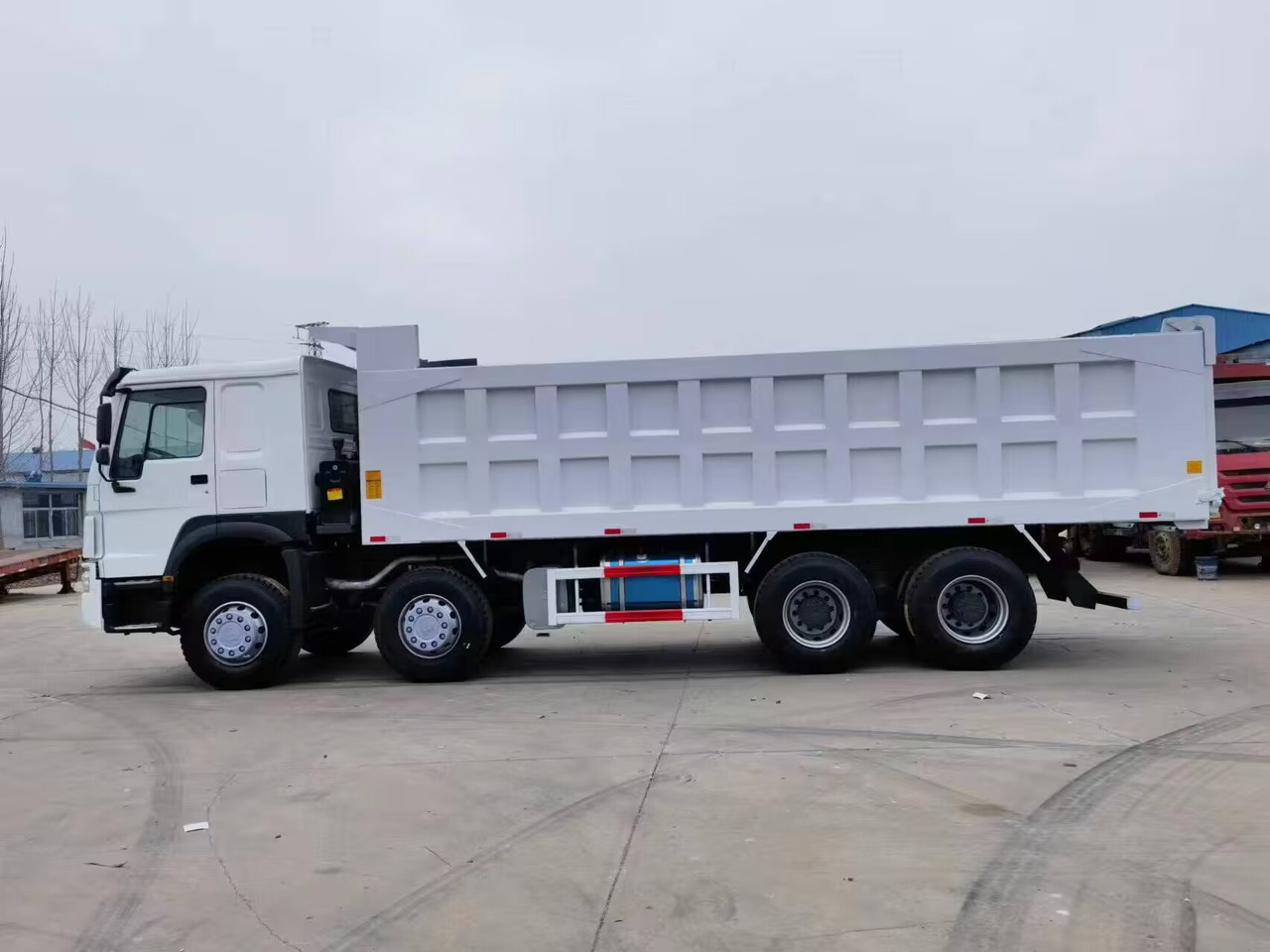 SINOTRUK HOWO 8*4 DUMP TRUCK 371 375 380 400 420 HP - Truk jungkit: gambar 2 SINOTRUK HOWO 8*4 DUMP TRUCK 371 375 380 400 420 HP - Truk jungkit: gambar 2
