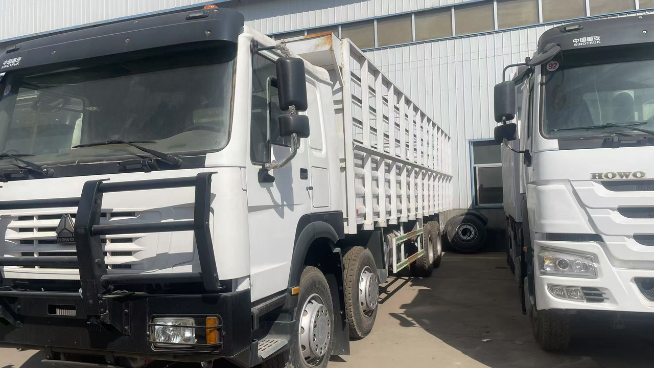 SINOTRUK HOWO WITH FENCE 12 TIRES - Truk jungkit: gambar 3 SINOTRUK HOWO WITH FENCE 12 TIRES - Truk jungkit: gambar 3