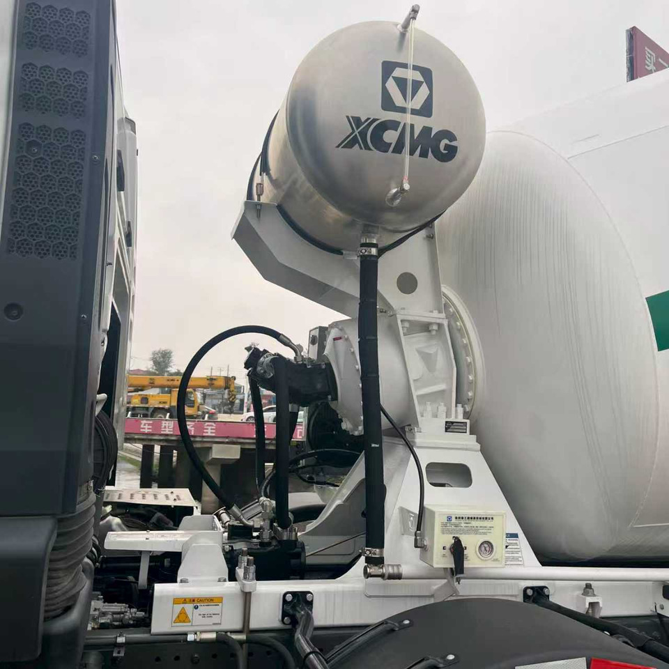SINOTRUK TX350 Euro 5 STAGE 5 TIER FIVE - Truk pengaduk beton: gambar 3 SINOTRUK TX350 Euro 5 STAGE 5 TIER FIVE - Truk pengaduk beton: gambar 3