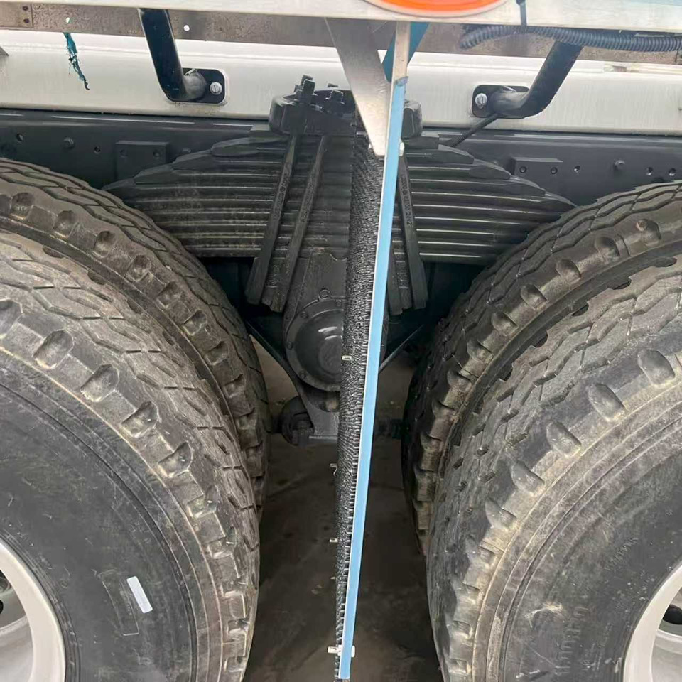 SINOTRUK TX350 HOWO Euro5 STAGE 5 TIER FIVE - Truk pengaduk beton: gambar 5 SINOTRUK TX350 HOWO Euro5 STAGE 5 TIER FIVE - Truk pengaduk beton: gambar 5