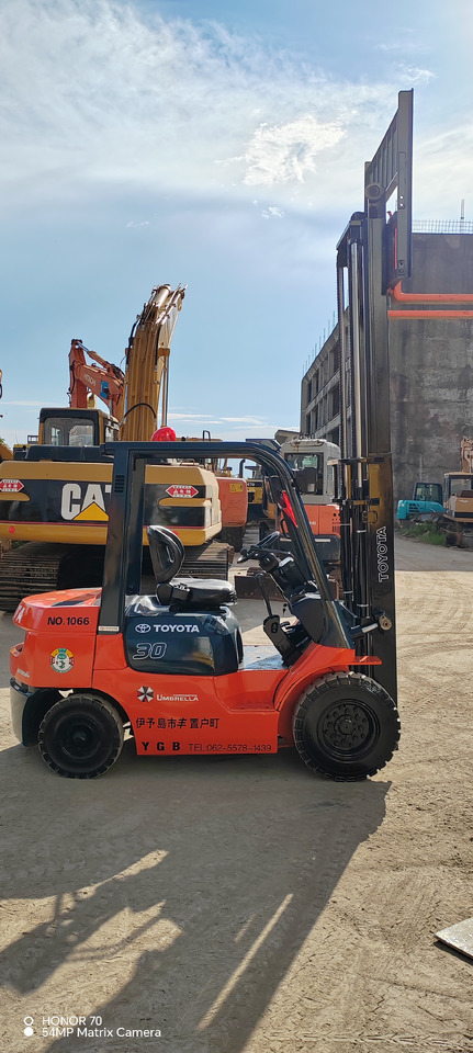 TOYOTA FD30 - Forklift: gambar 5 TOYOTA FD30 - Forklift: gambar 5