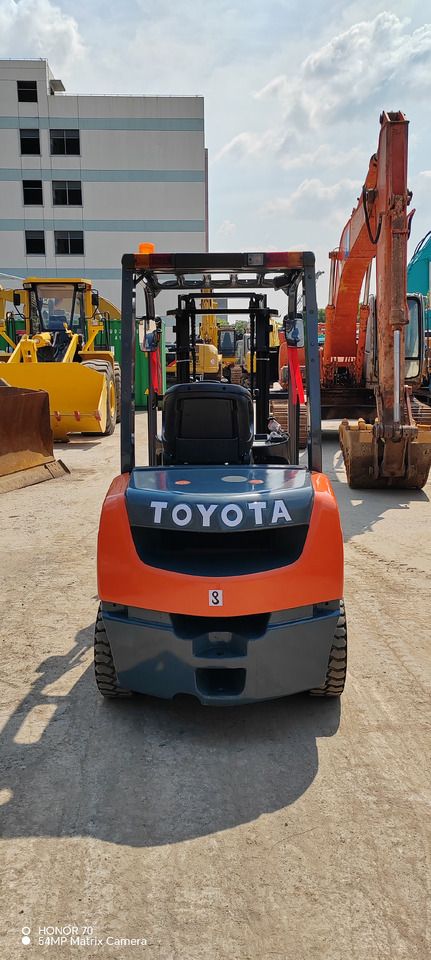 TOYOTA FD35 FD25 FD30 FD100 - Forklift diesel: gambar 2 TOYOTA FD35 FD25 FD30 FD100 - Forklift diesel: gambar 2