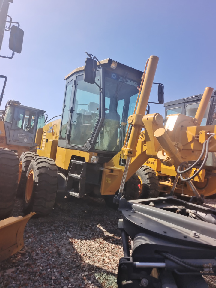 XCMG GR1803 WITH RIPPER - Grader: gambar 1 XCMG GR1803 WITH RIPPER - Grader: gambar 1