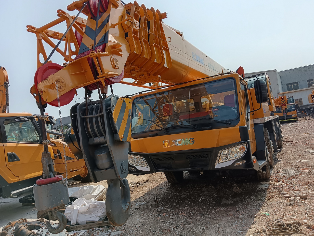 XCMG QY70K 70 TON - Derek bergerak: gambar 2 XCMG QY70K 70 TON - Derek bergerak: gambar 2