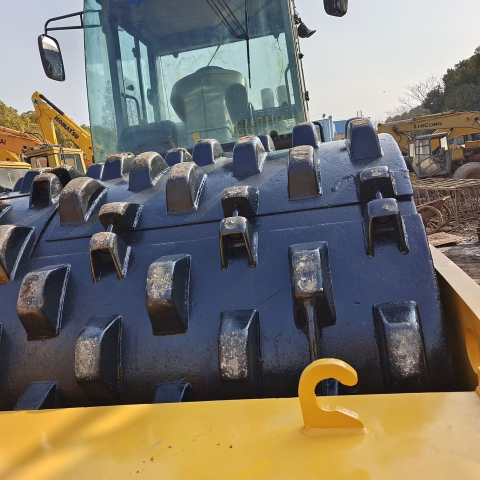 XCMG XS 223J WITH SHEEP FOOT PAD - Roller jalan: gambar 2 XCMG XS 223J WITH SHEEP FOOT PAD - Roller jalan: gambar 2