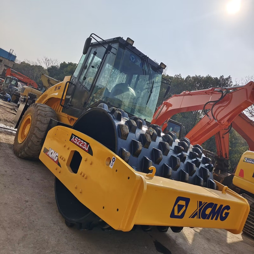 XCMG XS 223J WITH SHEEP FOOT PAD - Roller jalan: gambar 4 XCMG XS 223J WITH SHEEP FOOT PAD - Roller jalan: gambar 4