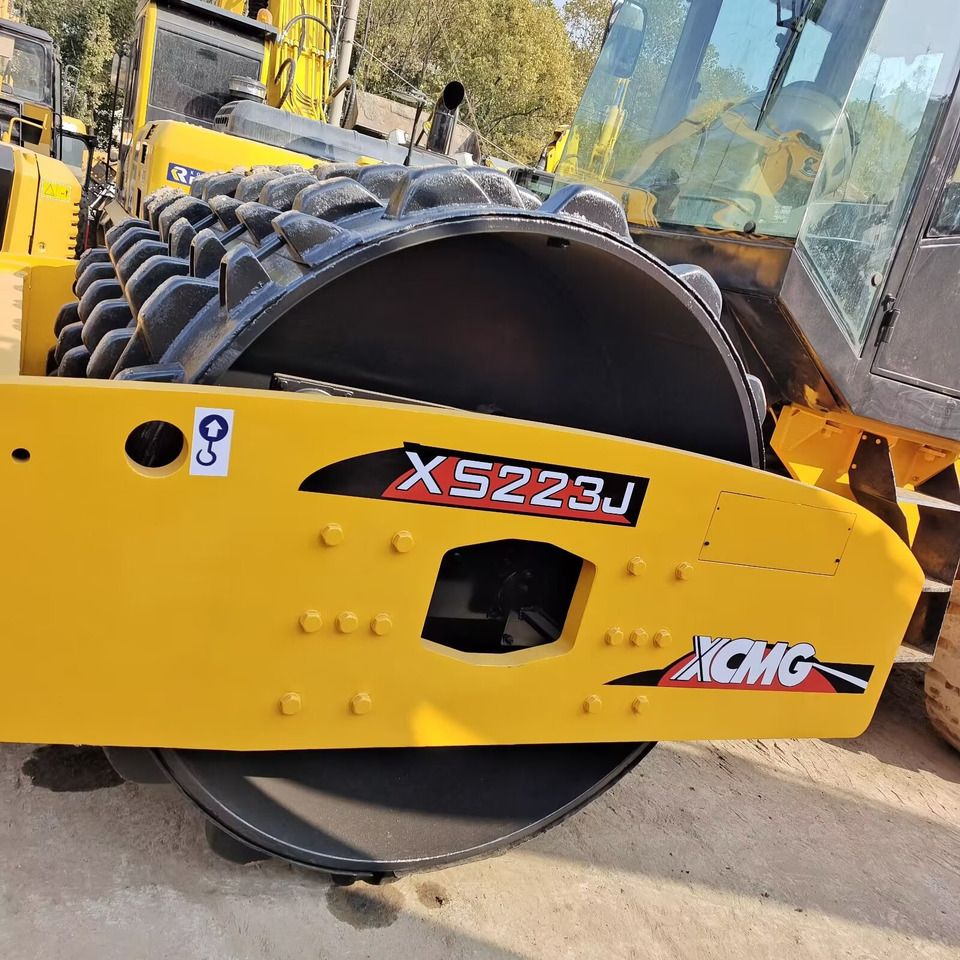 XCMG XS223J Goat Horn Vibratory Roller Compactor - Roller jalan: gambar 4 XCMG XS223J Goat Horn Vibratory Roller Compactor - Roller jalan: gambar 4