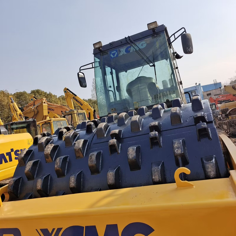 XCMG XS223J WITH SHEEPSFOOT - Roller jalan: gambar 1 XCMG XS223J WITH SHEEPSFOOT - Roller jalan: gambar 1